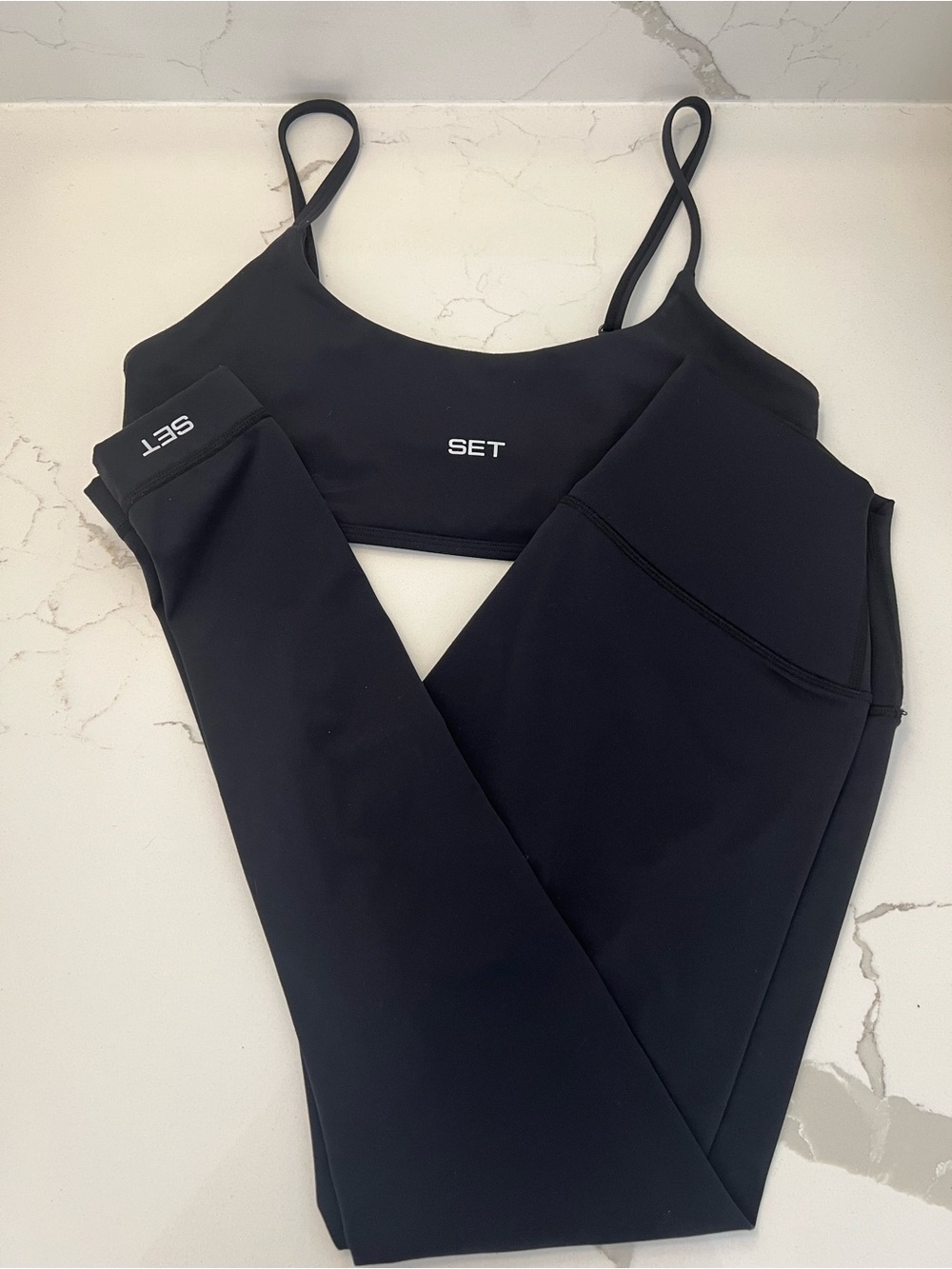 SET Active Minimal AirLixe Set - Sports Bra & Leggings